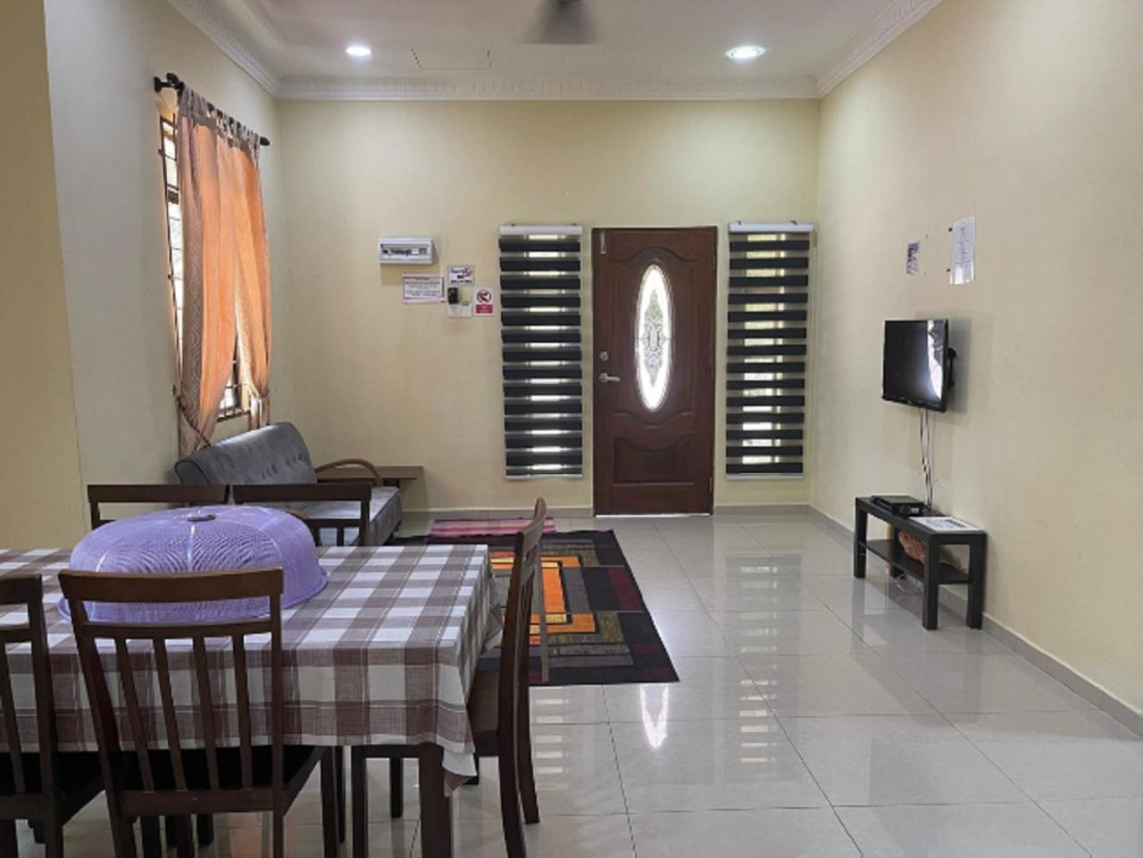 Faris's & Guest house Pasir Puteh